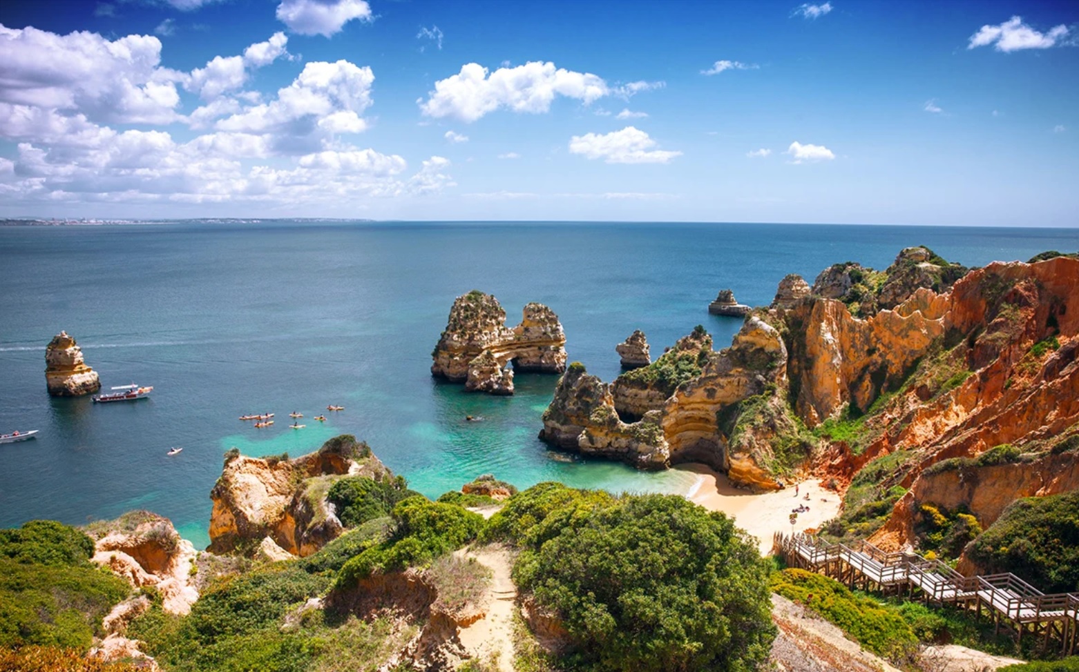 Ponta da Piedade Lagose – įspūdingos Algarvės pakrantės uolos ir natūralios akmens arkos